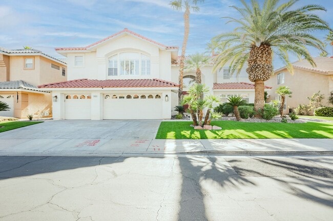 Building Photo - Luxury Home located in Henderson