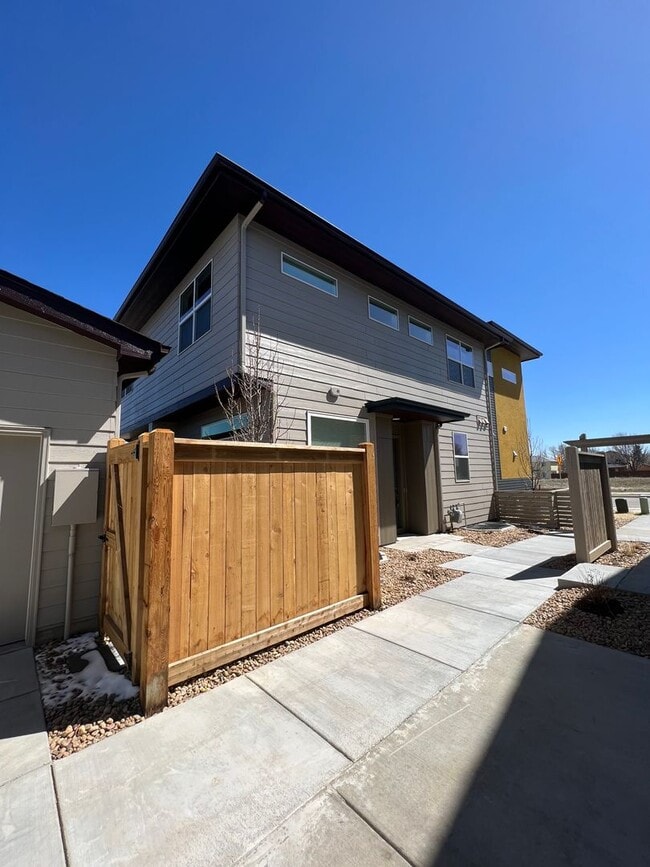 Photo - Modern 3B/4B Condo- Available June 10th