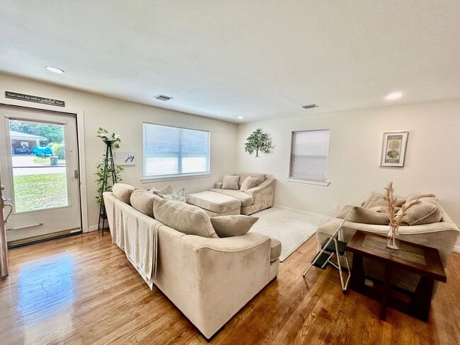 Photo - Gorgeous Fully Furnished 3 Bed/2 Bath Home...
