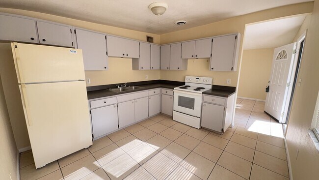 Photo - 3 Bedroom 1.5 Bathroom Home For Rent -Corner lot / Fenced