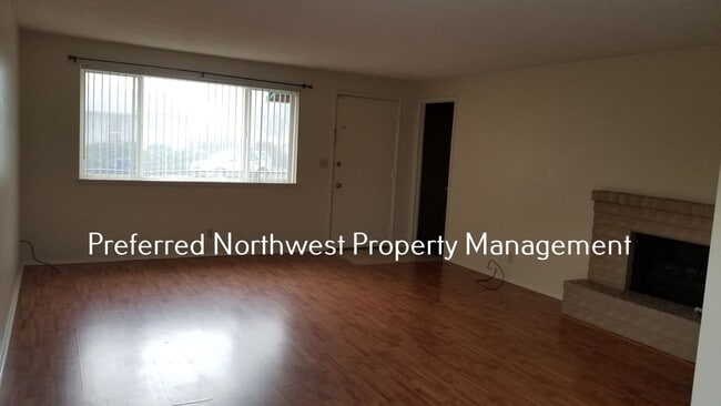Photo - 4618 Aster St