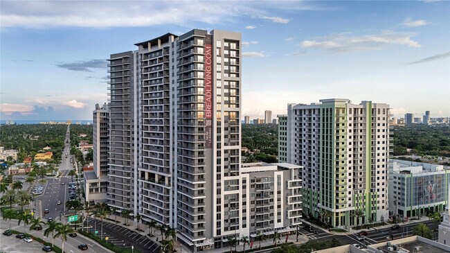 Building Photo - 1770 S Young Cir Unit 1006