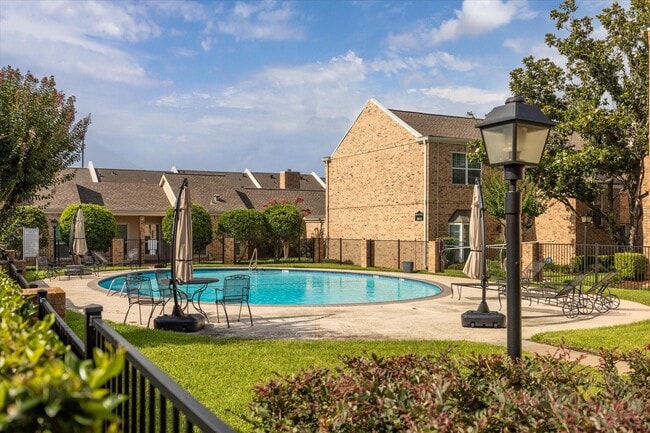 Building Photo - 600 Wilcrest Dr Unit 57
