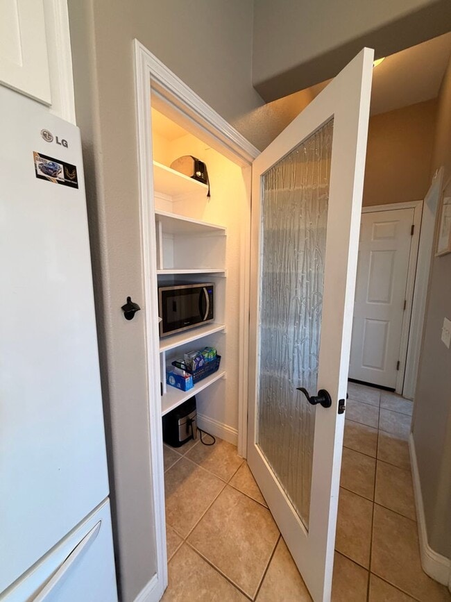 1410 Raspberry Ave