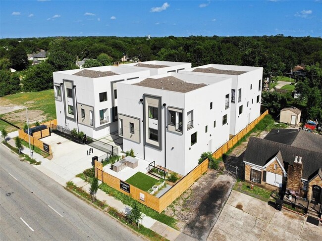 Building Photo - 4932 Old Spanish Trl Unit C302 Rental