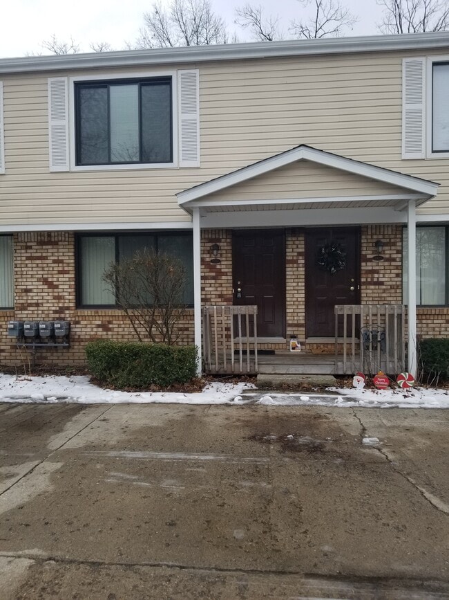 Photo - 1023 Glengary Rd