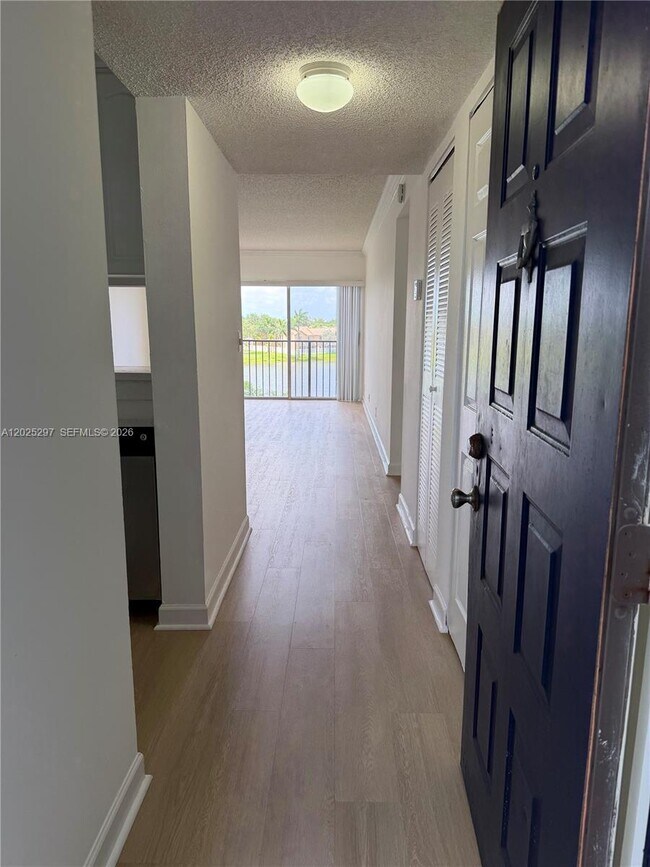 Building Photo - 8560 N Sherman Cir Unit 404