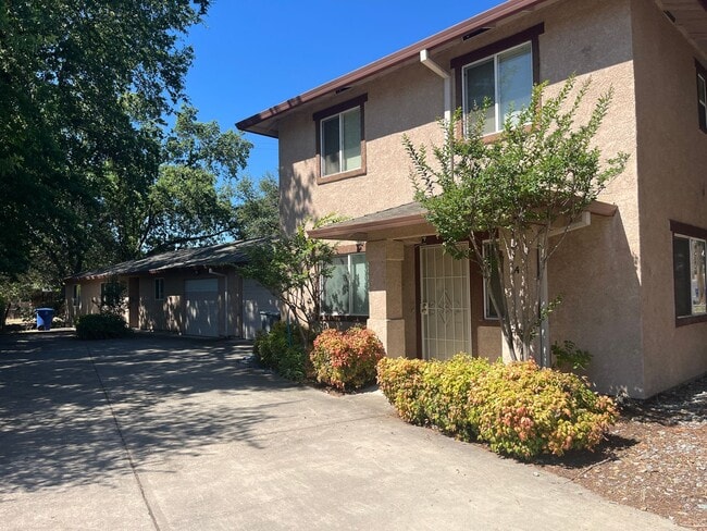 Building Photo - sout1067 Unit B