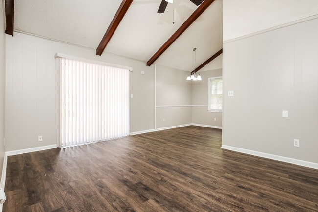 Photo - 209 Bluebell Ave