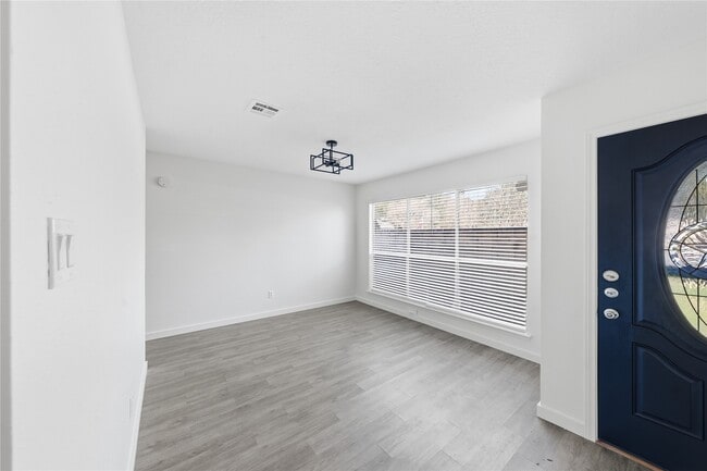 Photo - 2303 Keyhole Ln