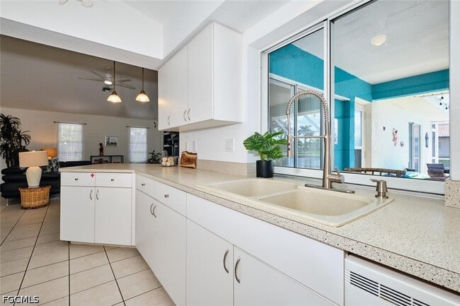 Photo - 2201 SE 5th Ave