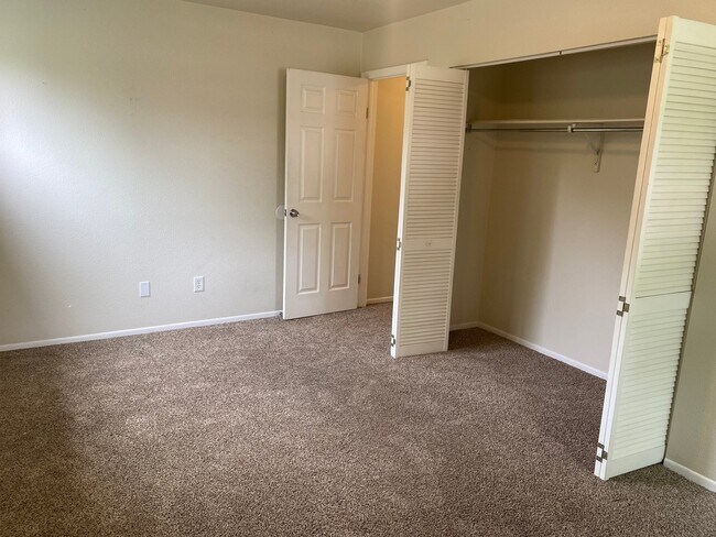 Photo - 405 E Thunderbird Dr