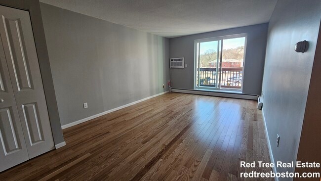 Photo - 140 Kenrick St