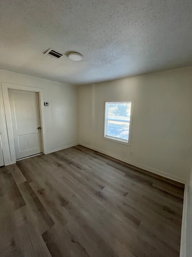Photo - Forrest AVE #1