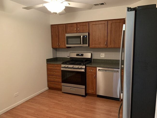 Kitchen - 110 S Dunton Ave Unit 3C