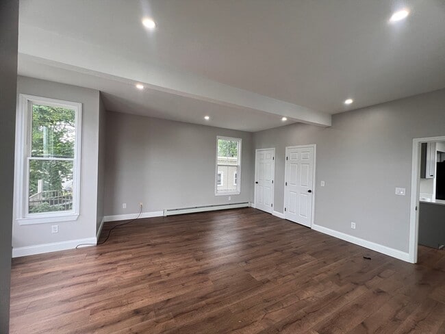 Photo - 697 Bridge St Unidad 2