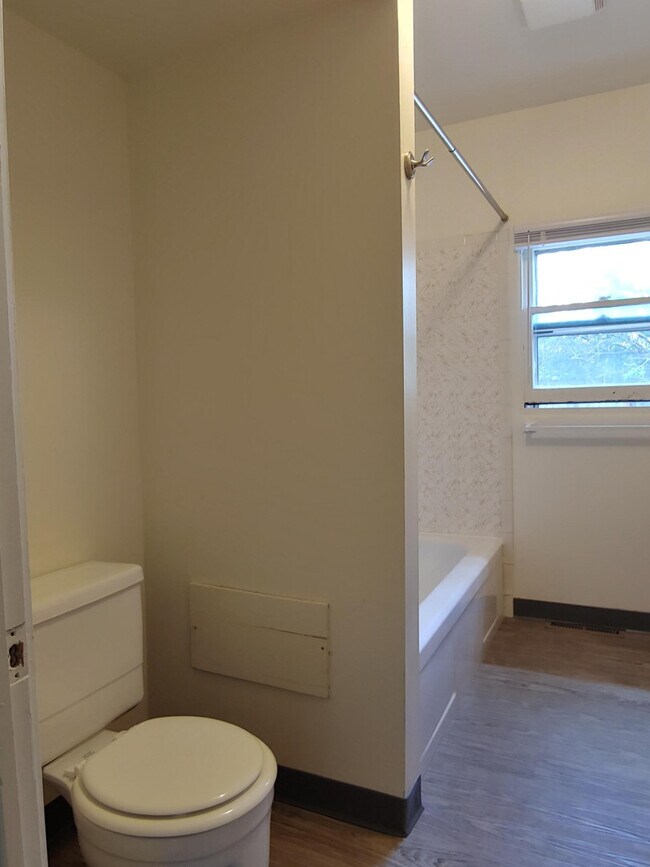 2348 River Rd Unit House