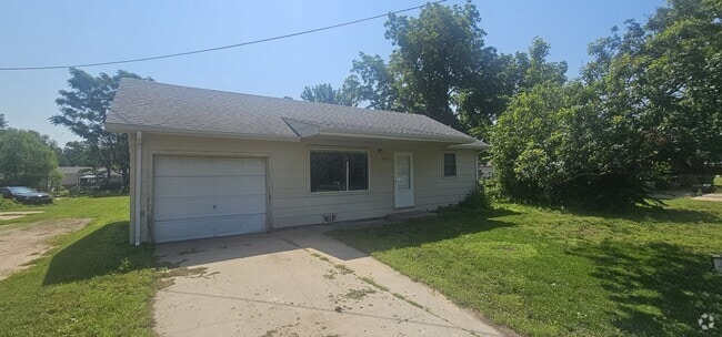 Building Photo - 5044 N Salina St Rental
