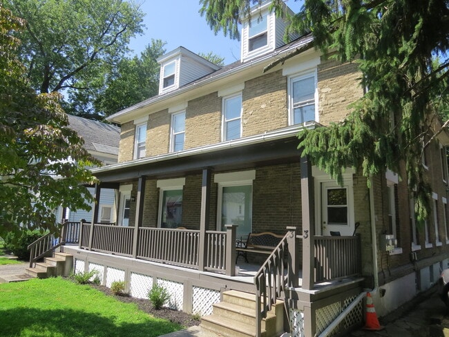33 Maple Ave