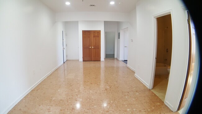 SALA DE ESTAR DE GRAN TAMAÑO - 270 Malcolm X Blvd Unidad 2B