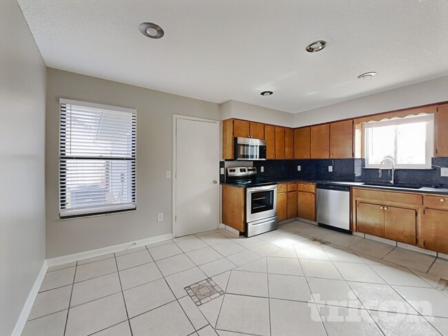 Photo - 804 Elmwood St