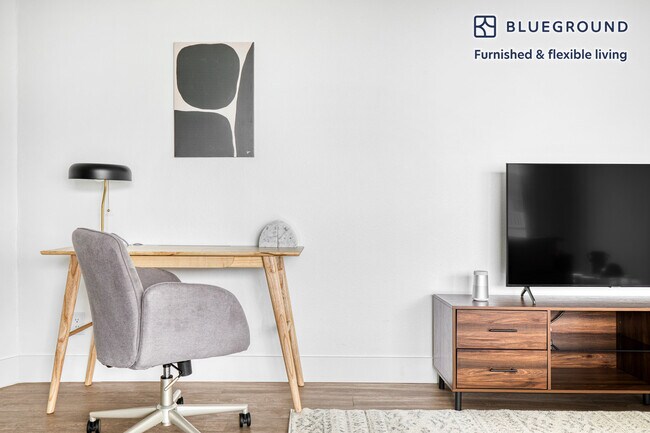 360 The Village Unit SI FL3-ID616