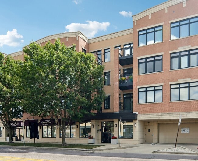 Building Photo - 106 S Ridgeland Ave Unit 402