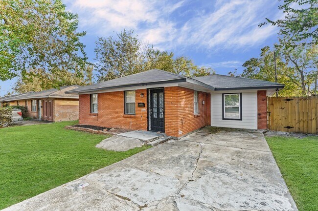 Photo - 3034 Akard St