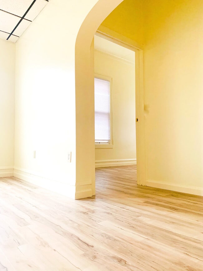 Building Photo - 148 N Champlain St Unit APT 2