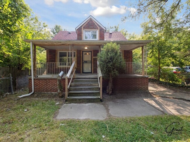 Building Photo - $1200 3 bedroom bungalow Rental