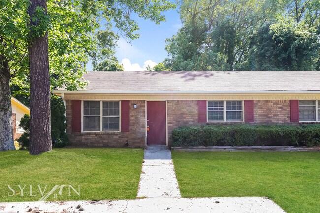 Photo - The living is easy in this 2 bedroom duplex