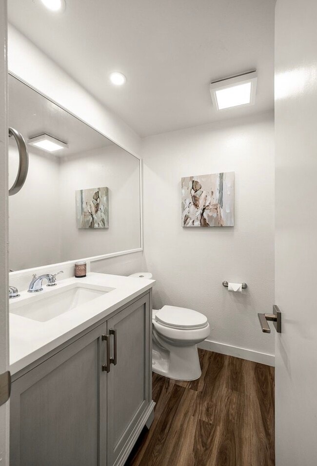 Photo - 6540 Hayvenhurst Ave