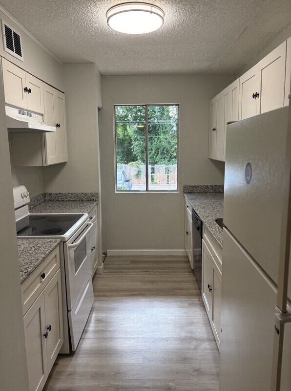 Building Photo - 1208 Bush River Rd Unit C3 Rental
