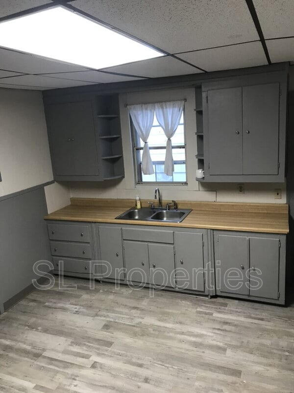 534 Madison St Unit Front