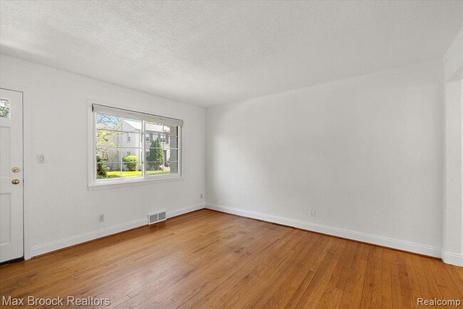 Photo - 1652 Graefield Rd