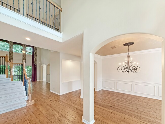 Photo - 110 W Lansdowne Cir