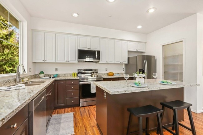 Building Photo - 13000 Admiralty Way