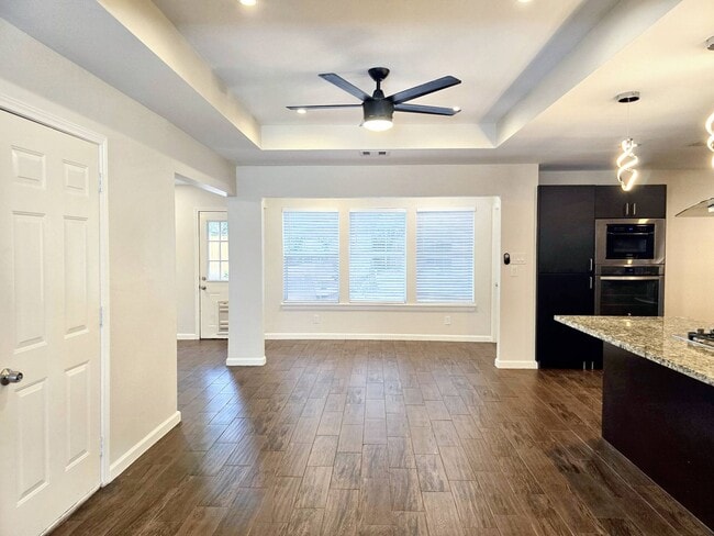 Photo - 1446 Curtin St