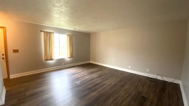 Photo - 2221-2227 StoneyBrook Road Unidad 2221