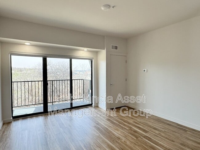 Photo - 1653 Midtown Pl
