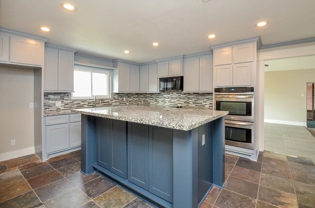 Building Photo - 12510 Seaswept Dr