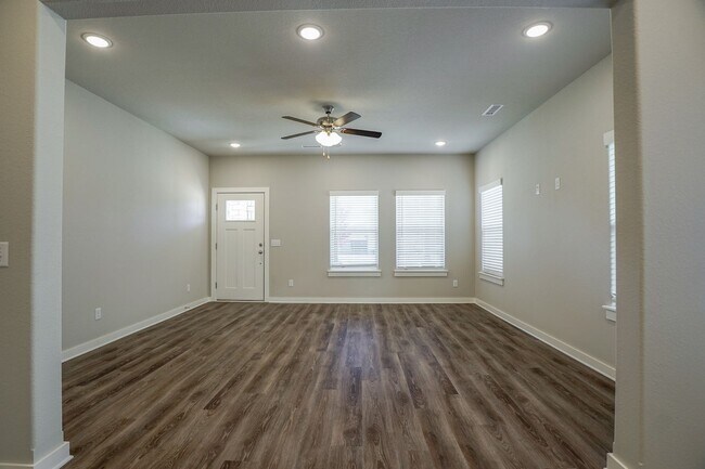 Photo - Now Preleasing