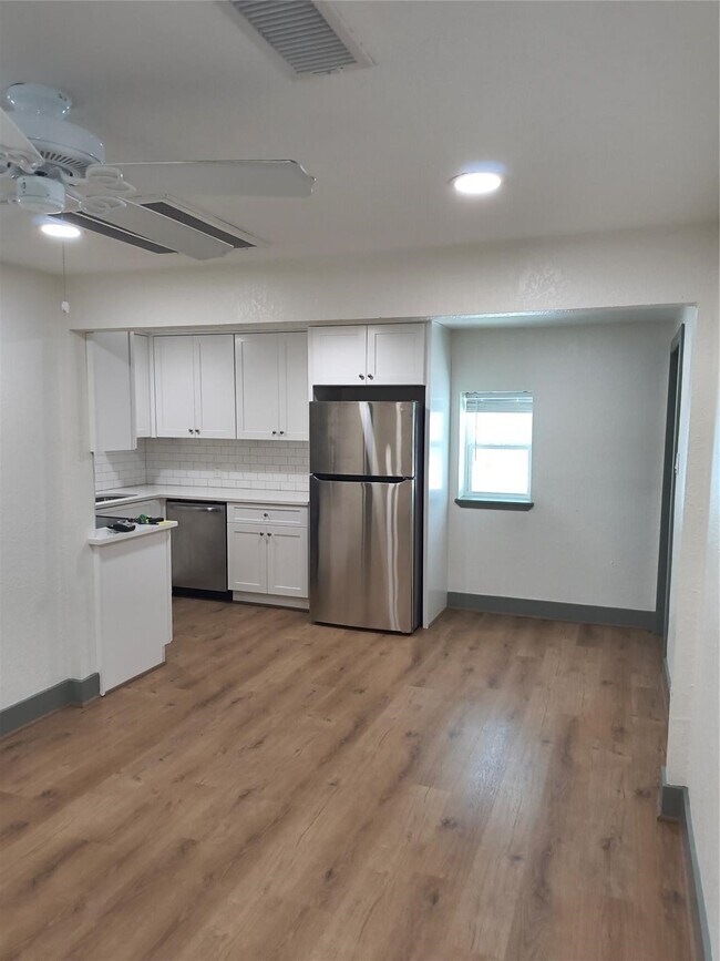 Photo - 2305 55th St Unidad True
