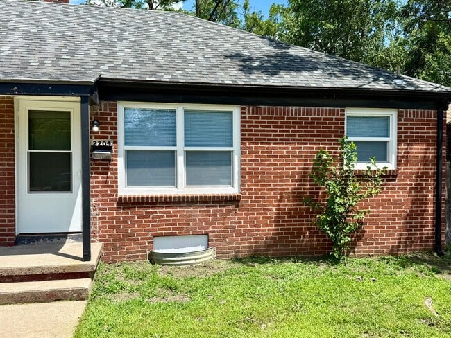 Photo - 2204 S Hydraulic Ave House