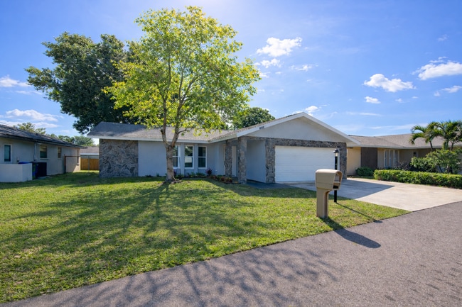 Building Photo - 10489 113th St N