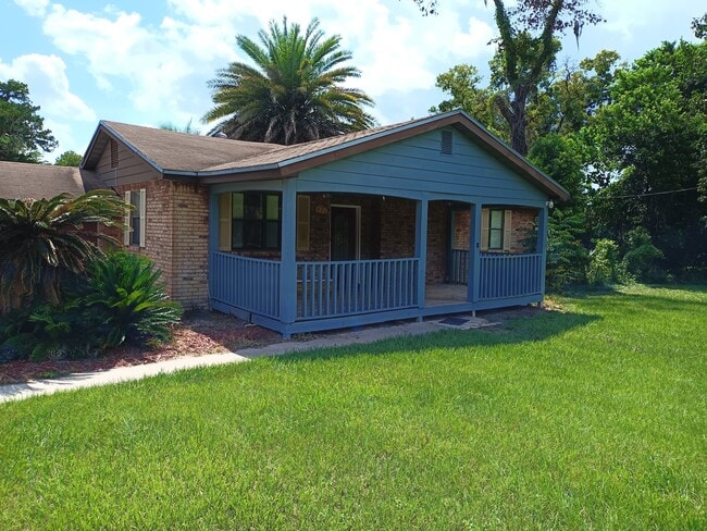 Photo - 471 Logan Ave