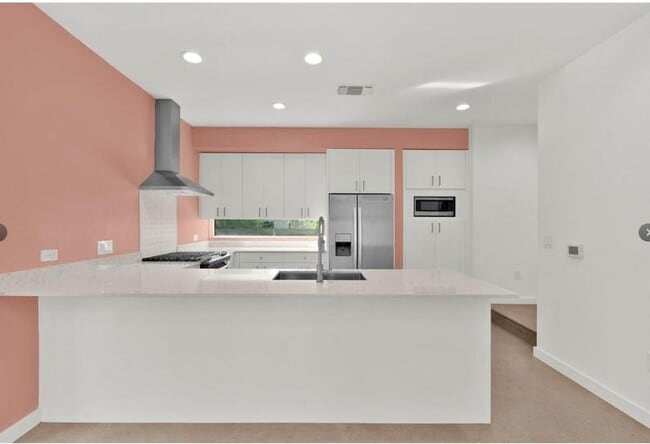 Photo - 203 E 46th St