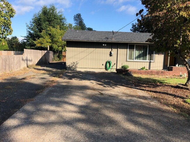 Photo - 3 bedroom 2 bathroom house in Thurston!