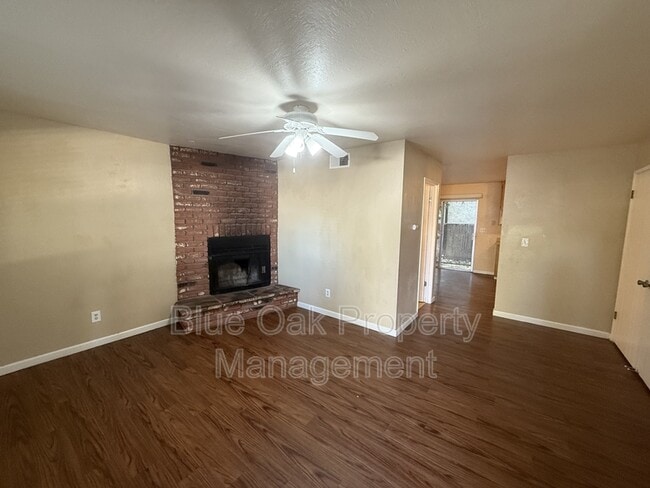 Photo - 403 Maple St