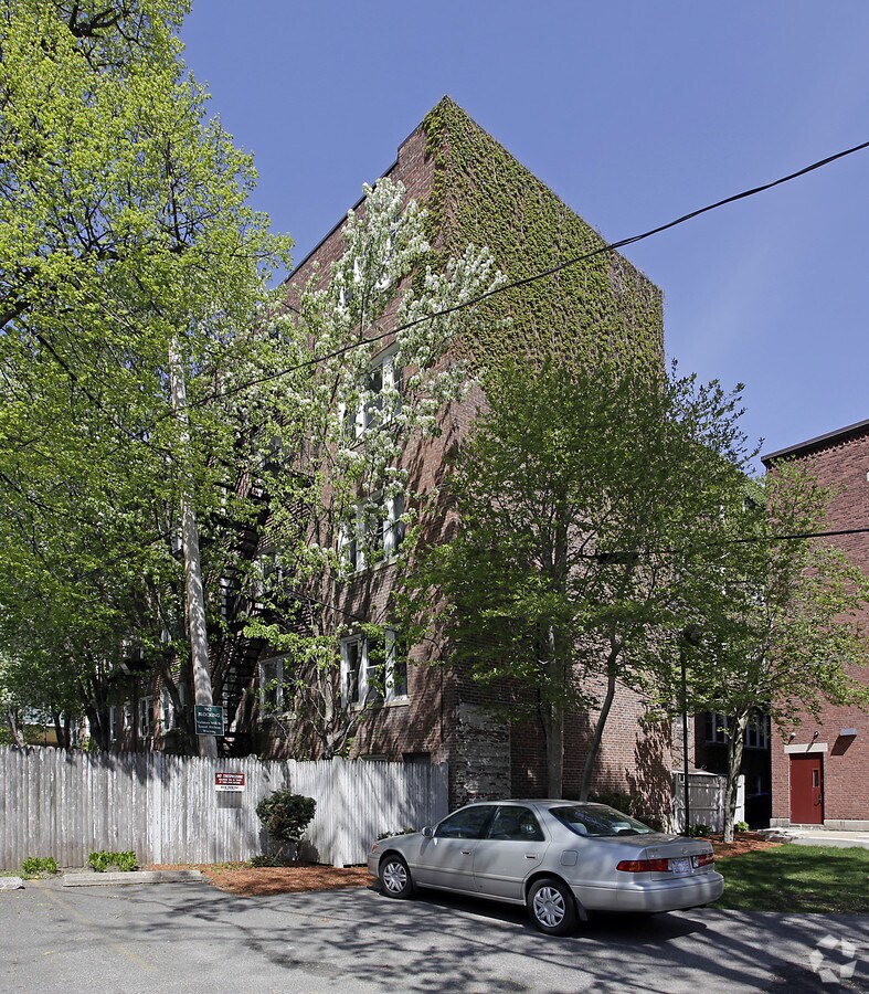 10-12 Wendell St - 8-12 Wendell St